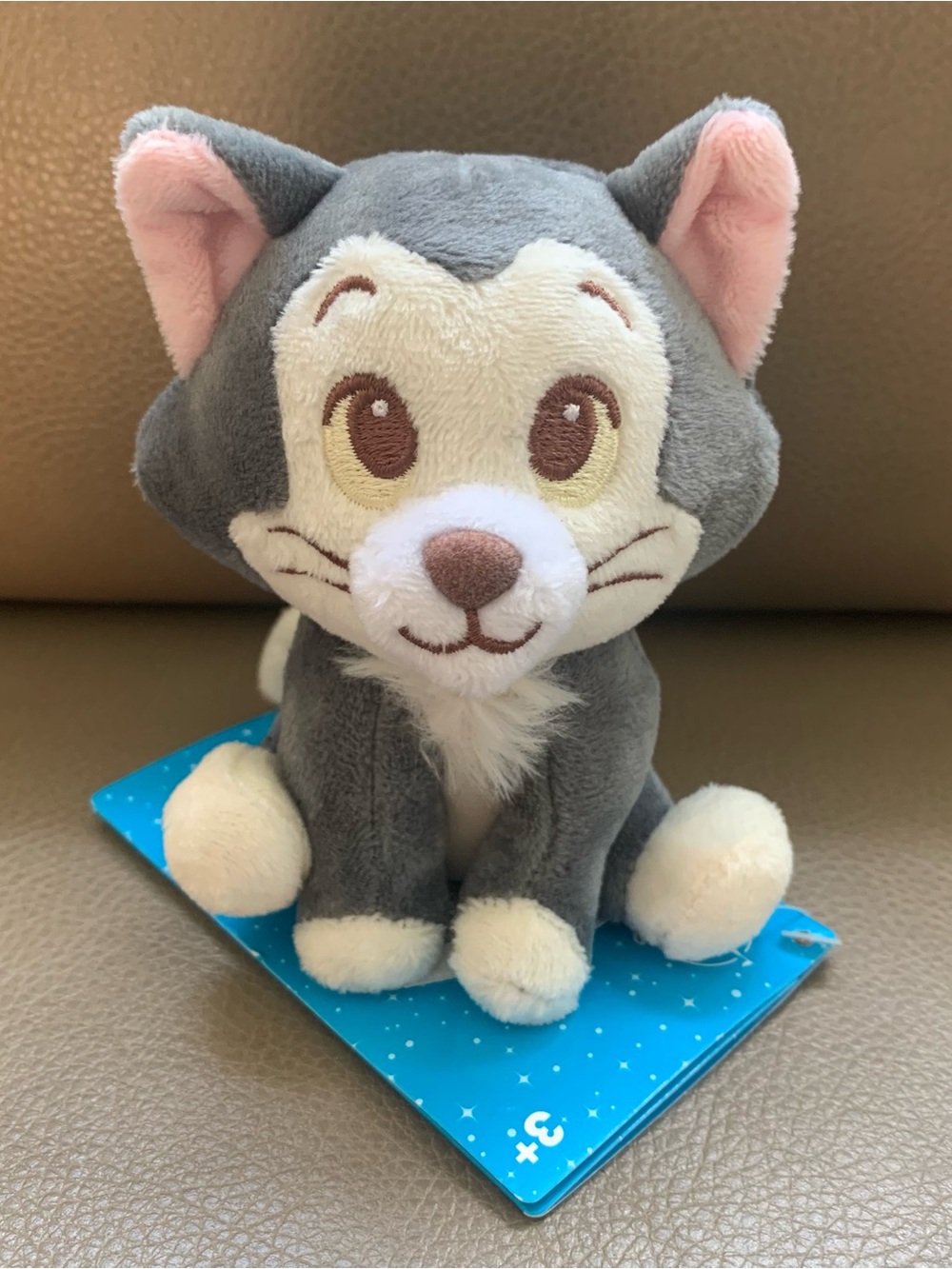 BNWT Hong Kong Disneyland Pinocchio Figaro Magnetic Shoulder Pal Plush
